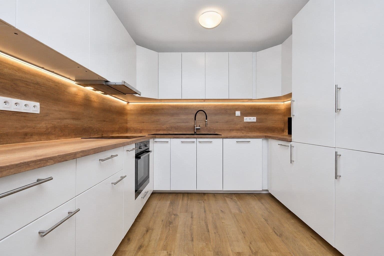 Prodej bytu 3+1 70 m², Závodu Matador, Petržalka, Bratislavský kraj Prodej bytu 3+1 70 m², Závodu Matador, Petržalka, Bratislavský kraj