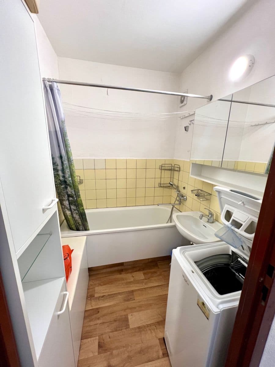 Prodej bytu 4+1 78 m², Husova, Nový Bor, Liberecký kraj Prodej bytu 4+1 78 m², Husova, Nový Bor, Liberecký kraj