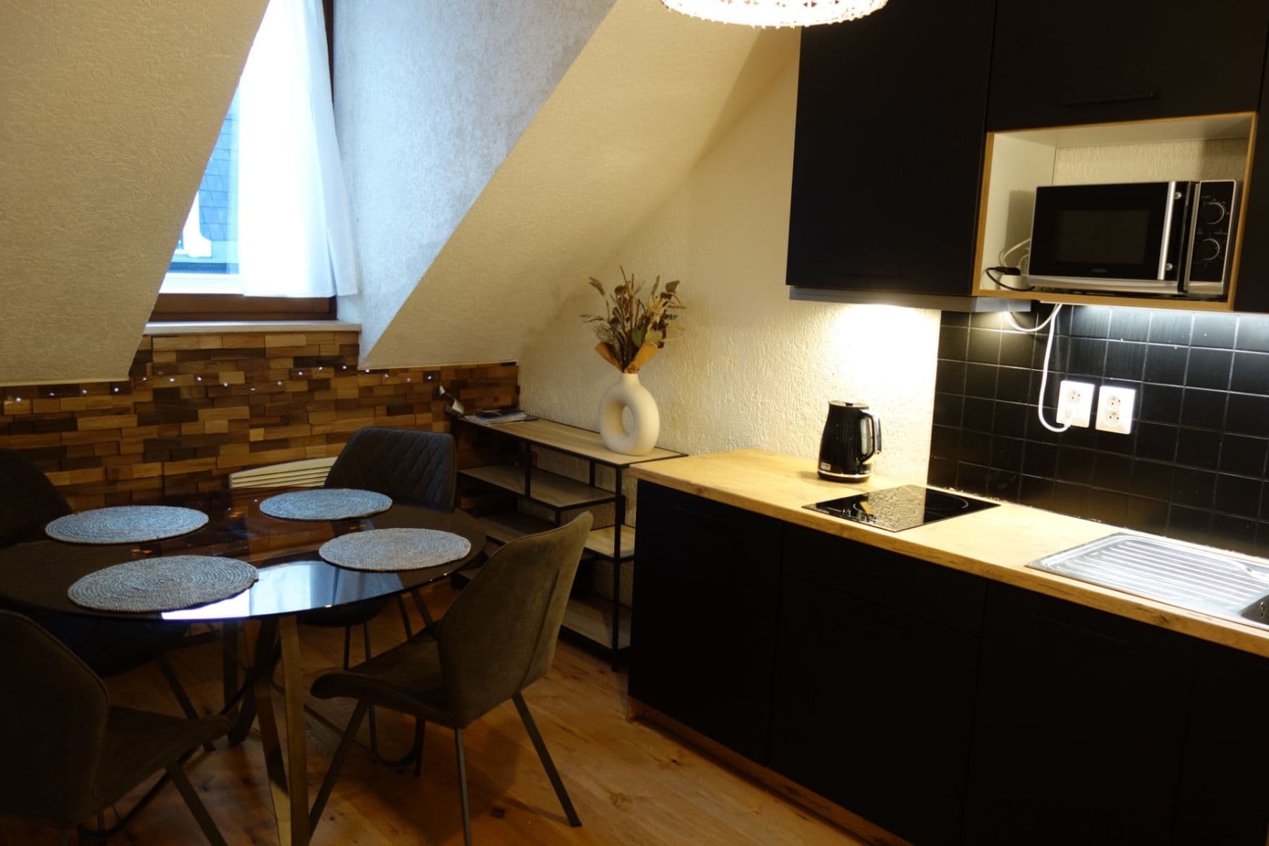 Pronájem bytu 1+1 40 m², T. G. Masaryka, Karlovy Vary, Karlovarský kraj Pronájem bytu 1+1 40 m², T. G. Masaryka, Karlovy Vary, Karlovarský kraj