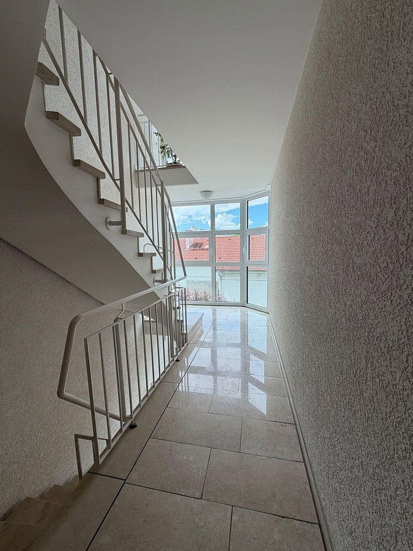 Pronájem bytu 2+1 55 m², Stuttgart, Bádensko-Württembersko Pronájem bytu 2+1 55 m², Stuttgart, Bádensko-Württembersko