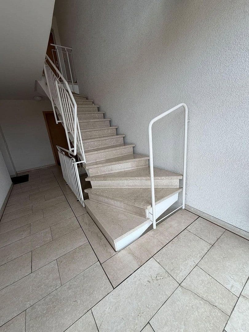 Pronájem bytu 2+1 55 m², Stuttgart, Bádensko-Württembersko Pronájem bytu 2+1 55 m², Stuttgart, Bádensko-Württembersko