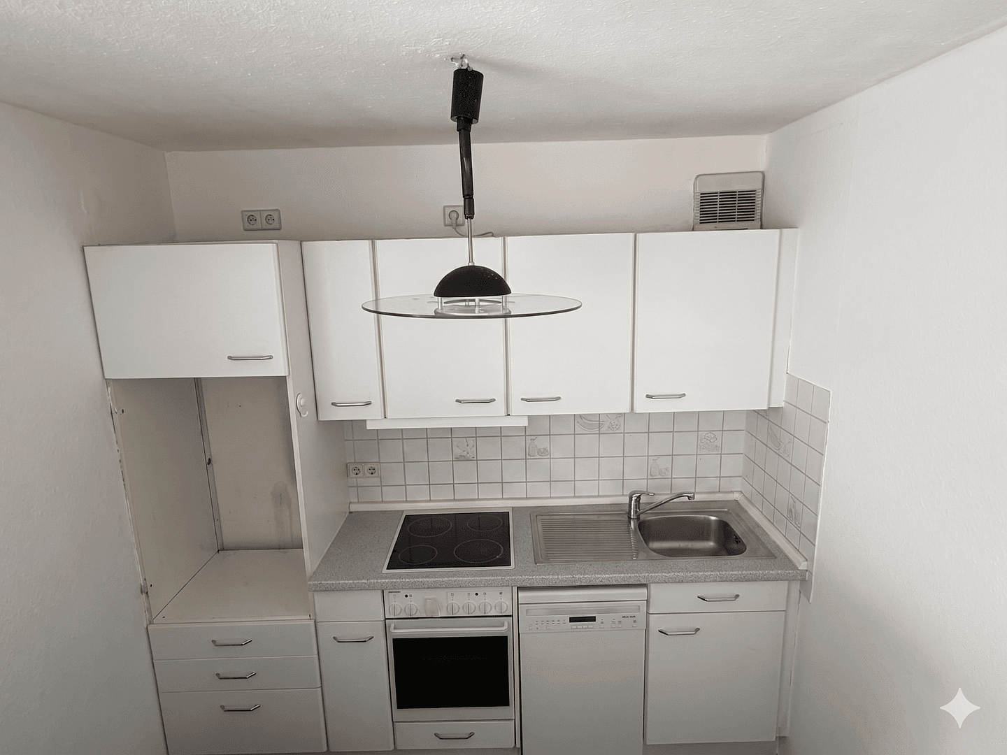 Pronájem bytu 2+1 55 m², Stuttgart, Bádensko-Württembersko Pronájem bytu 2+1 55 m², Stuttgart, Bádensko-Württembersko