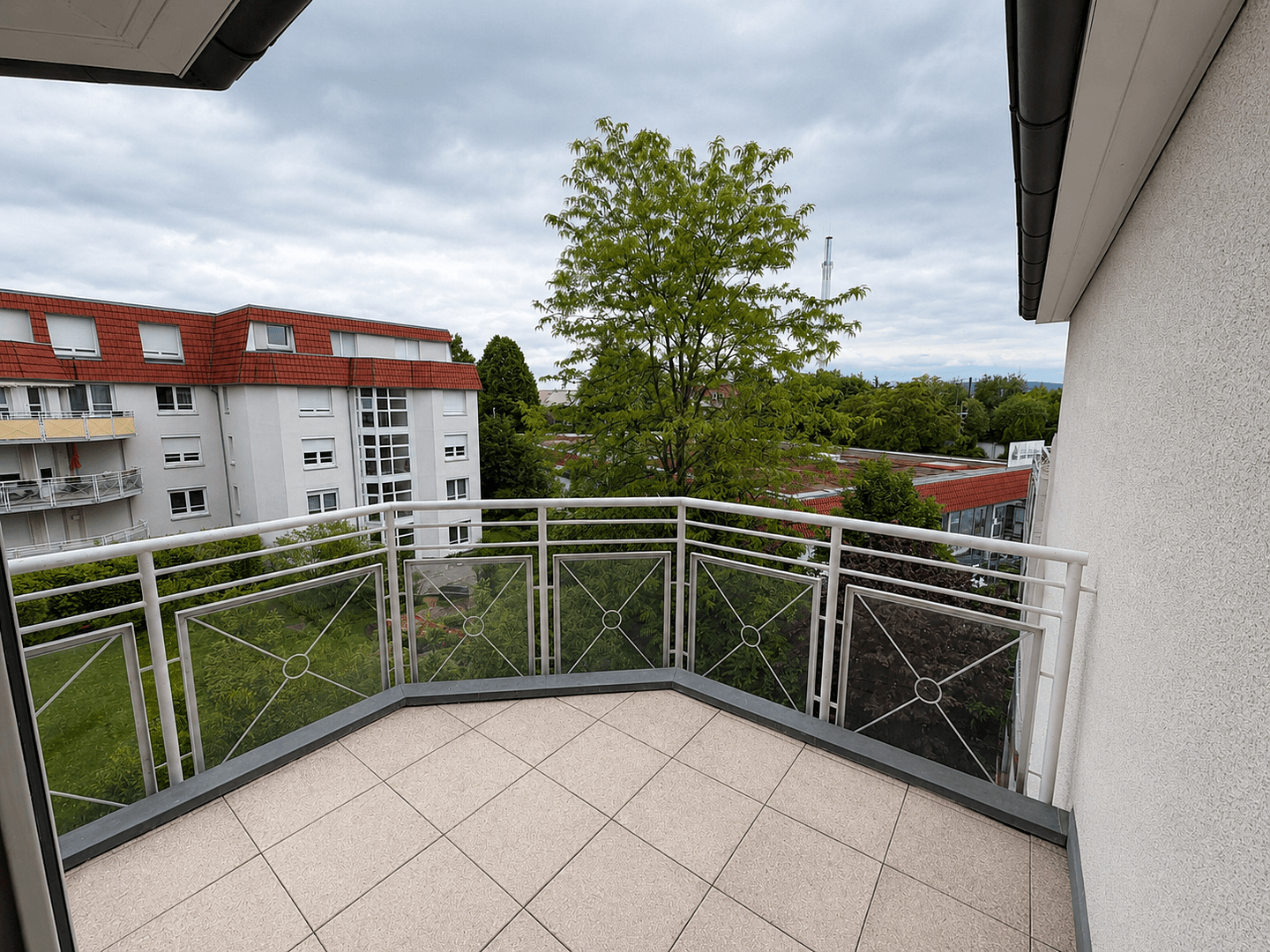 Pronájem bytu 2+1 55 m², Stuttgart, Bádensko-Württembersko Pronájem bytu 2+1 55 m², Stuttgart, Bádensko-Württembersko