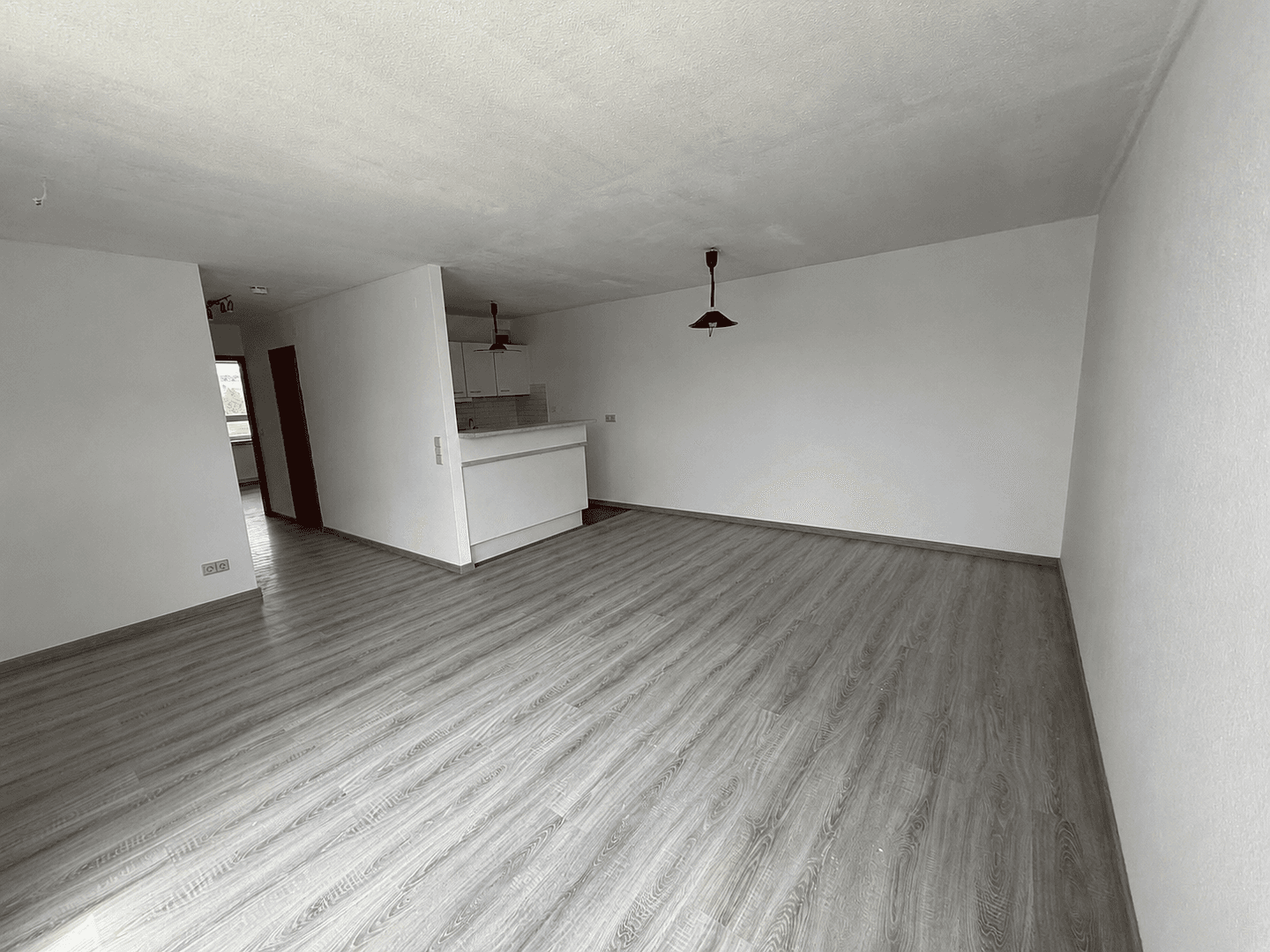 Pronájem bytu 2+1 55 m², Stuttgart, Bádensko-Württembersko Pronájem bytu 2+1 55 m², Stuttgart, Bádensko-Württembersko