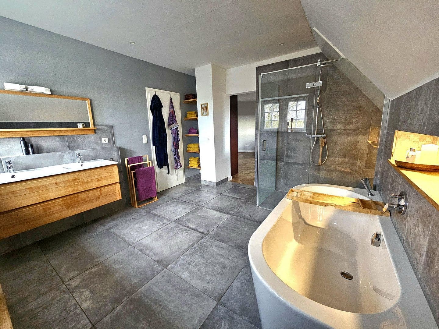 Prodej domu 255 m², pozemek 2.200 m², Wahrenholz, Dolní Sasko Prodej domu 255 m², pozemek 2.200 m², Wahrenholz, Dolní Sasko