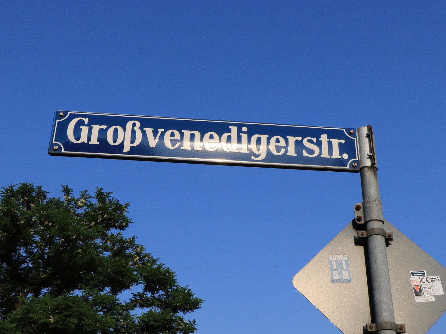 Pronájem bytu 2+1 56 m², Grossvenedigerstr. 55, München, Bavorsko Pronájem bytu 2+1 56 m², Grossvenedigerstr. 55, München, Bavorsko