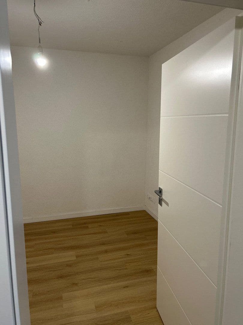 Pronájem bytu 1+1 25 m², Daimlerstr. 24a, Stuttgart, Bádensko-Württembersko Pronájem bytu 1+1 25 m², Daimlerstr. 24a, Stuttgart, Bádensko-Württembersko