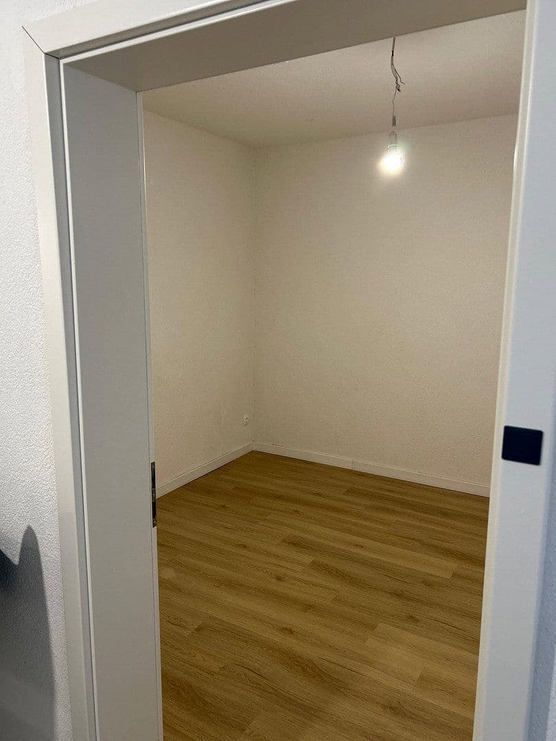 Pronájem bytu 1+1 25 m², Daimlerstr. 24a, Stuttgart, Bádensko-Württembersko Pronájem bytu 1+1 25 m², Daimlerstr. 24a, Stuttgart, Bádensko-Württembersko