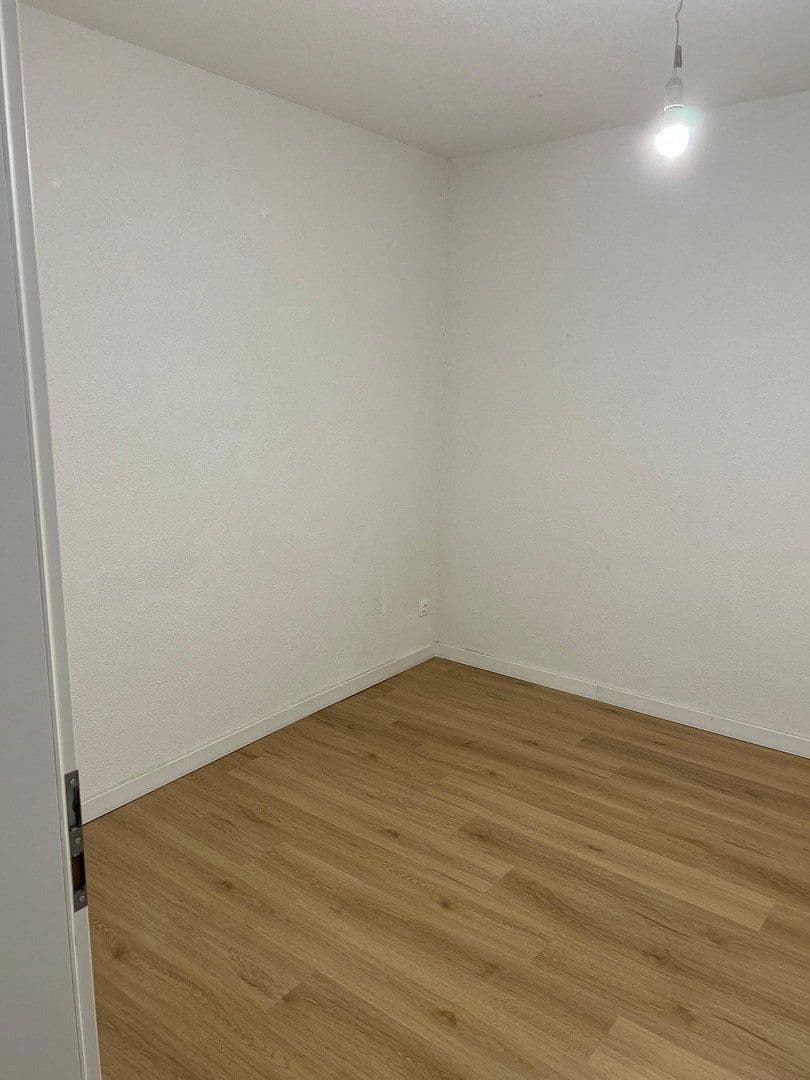 Pronájem bytu 1+1 25 m², Daimlerstr. 24a, Stuttgart, Bádensko-Württembersko Pronájem bytu 1+1 25 m², Daimlerstr. 24a, Stuttgart, Bádensko-Württembersko
