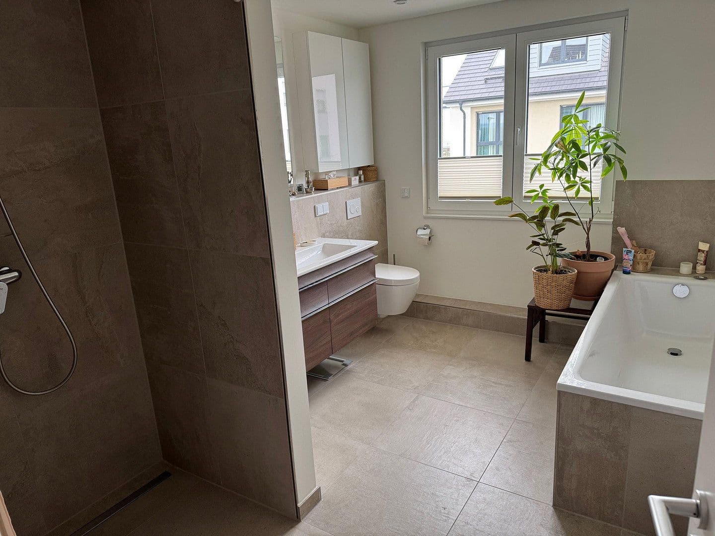 Pronájem domu 192 m², pozemek 353 m², Mirabellenweg 13, Wiesbaden, Hessen Pronájem domu 192 m², pozemek 353 m², Mirabellenweg 13, Wiesbaden, Hessen