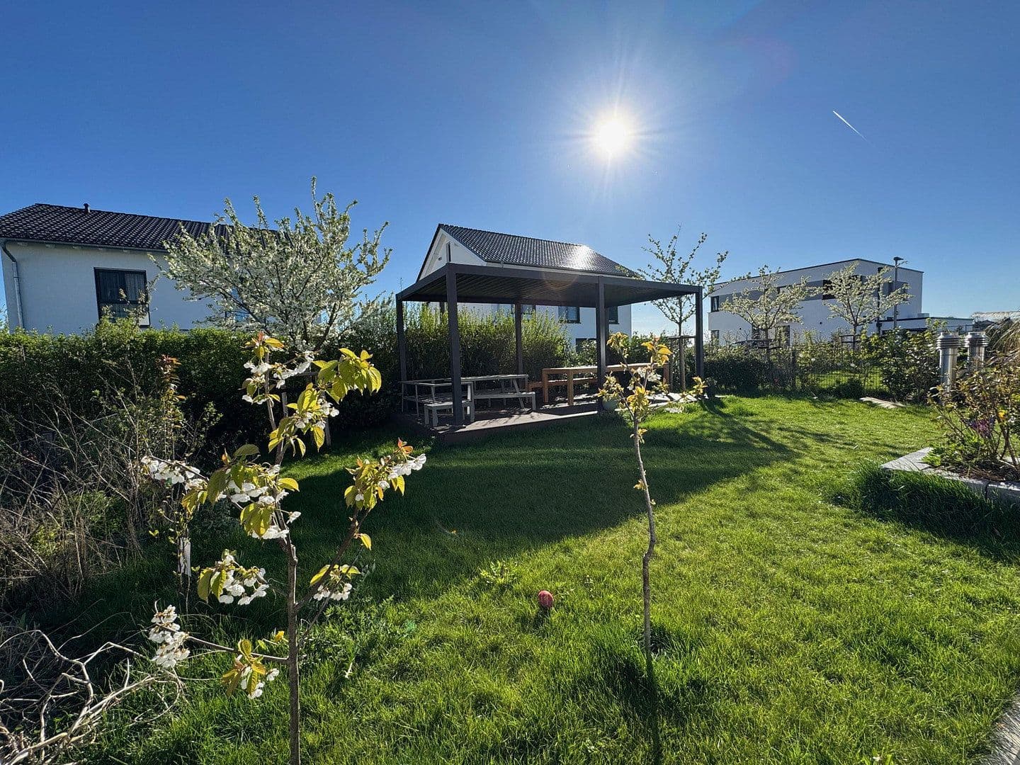 Pronájem domu 192 m², pozemek 353 m², Mirabellenweg 13, Wiesbaden, Hessen Pronájem domu 192 m², pozemek 353 m², Mirabellenweg 13, Wiesbaden, Hessen