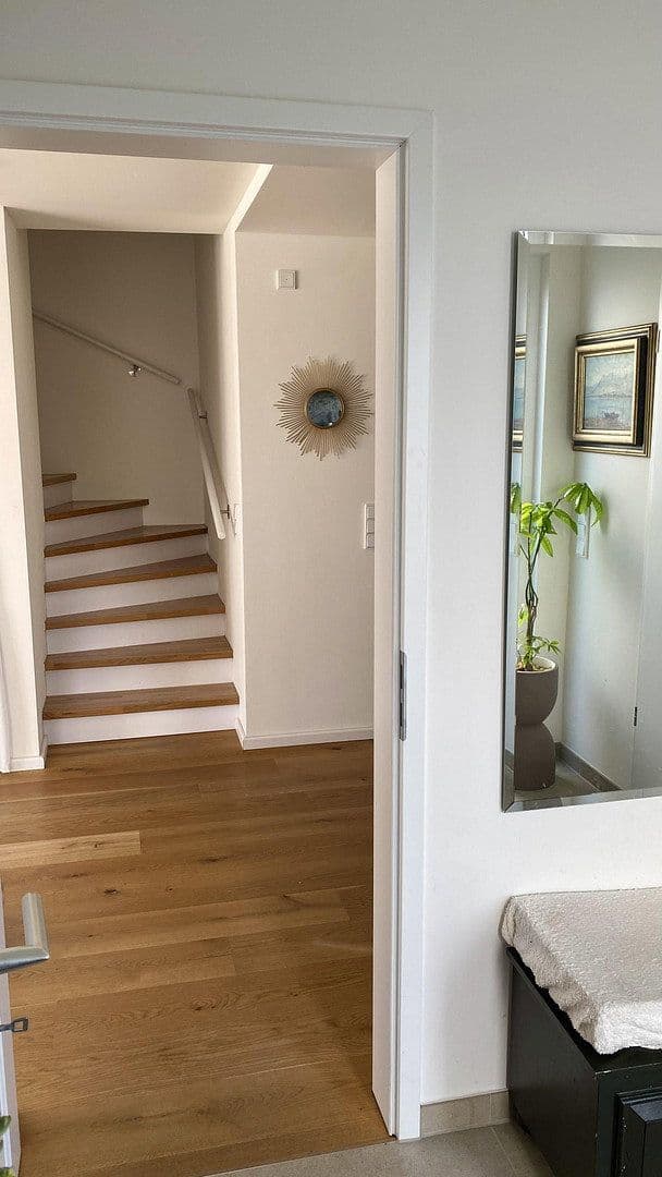 Pronájem domu 192 m², pozemek 353 m², Mirabellenweg 13, Wiesbaden, Hessen Pronájem domu 192 m², pozemek 353 m², Mirabellenweg 13, Wiesbaden, Hessen