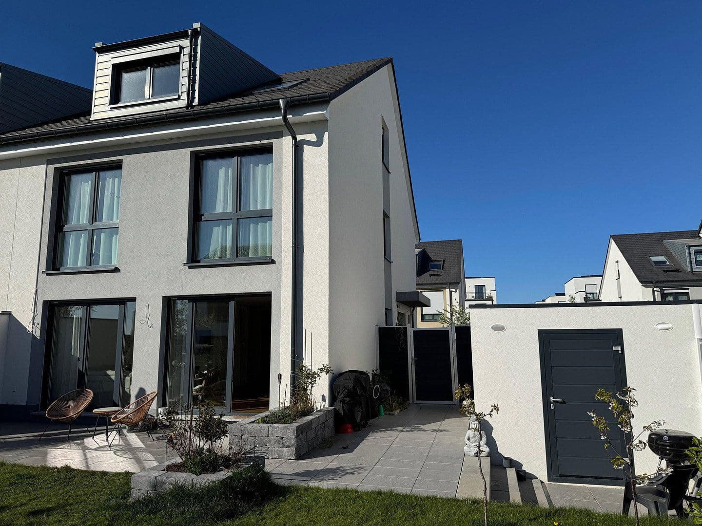 Pronájem domu 192 m², pozemek 353 m², Mirabellenweg 13, Wiesbaden, Hessen Pronájem domu 192 m², pozemek 353 m², Mirabellenweg 13, Wiesbaden, Hessen
