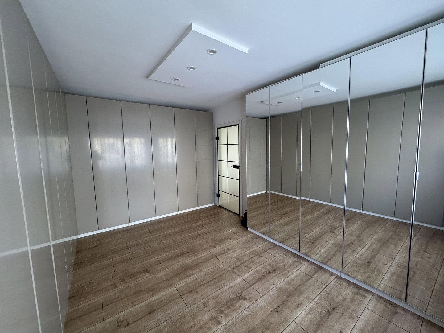 Pronájem bytu 3+1 85 m², Frankfurt am Main, Hessen Pronájem bytu 3+1 85 m², Frankfurt am Main, Hessen