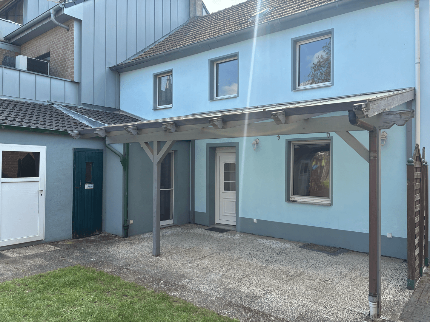 Prodej domu 116 m², pozemek 608 m², Düsseldorferstr. 5, Nettetal, Severní Porýní-Vestfálsko Prodej domu 116 m², pozemek 608 m², Düsseldorferstr. 5, Nettetal, Severní Porýní-Vestfálsko