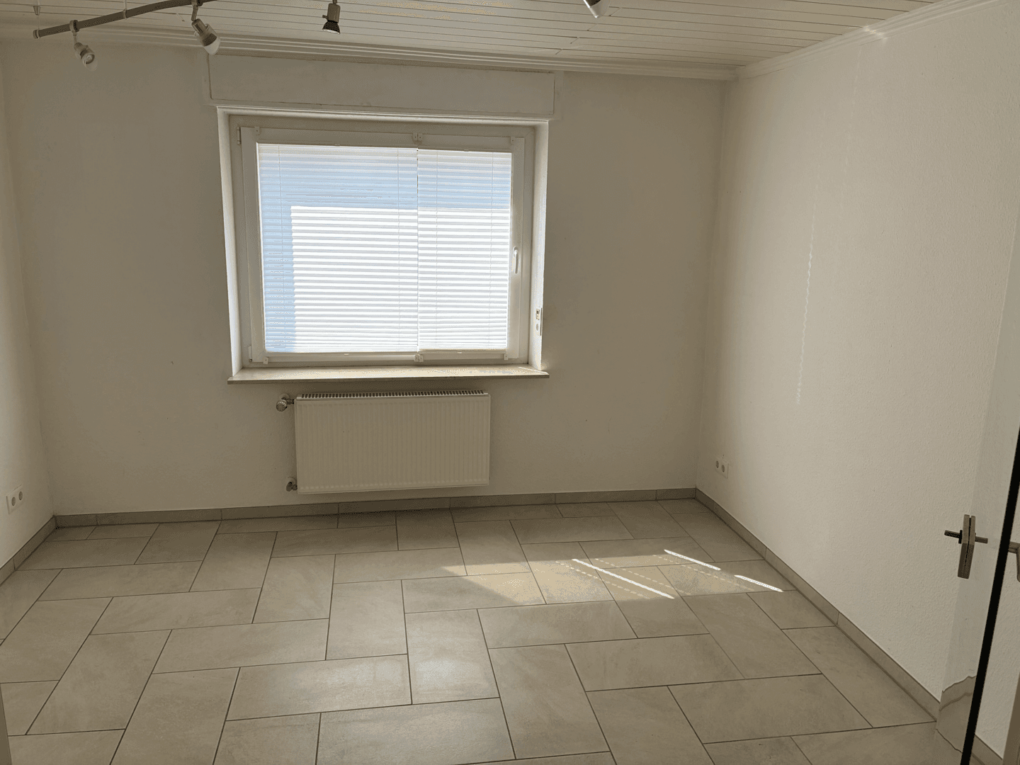 Prodej domu 116 m², pozemek 608 m², Düsseldorferstr. 5, Nettetal, Severní Porýní-Vestfálsko Prodej domu 116 m², pozemek 608 m², Düsseldorferstr. 5, Nettetal, Severní Porýní-Vestfálsko