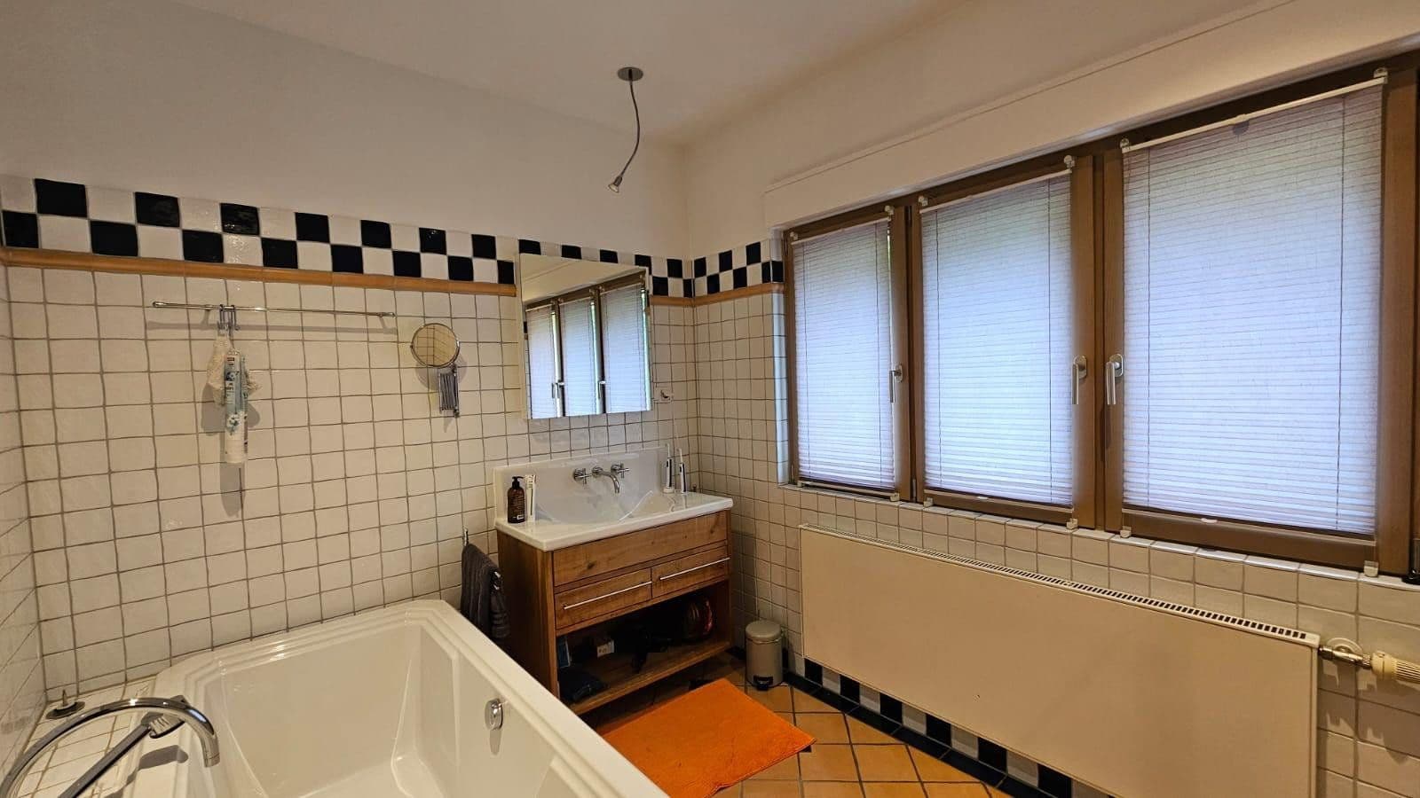 Pronájem domu 320 m², pozemek 730 m², Hofheim am Taunus, Hessen Pronájem domu 320 m², pozemek 730 m², Hofheim am Taunus, Hessen