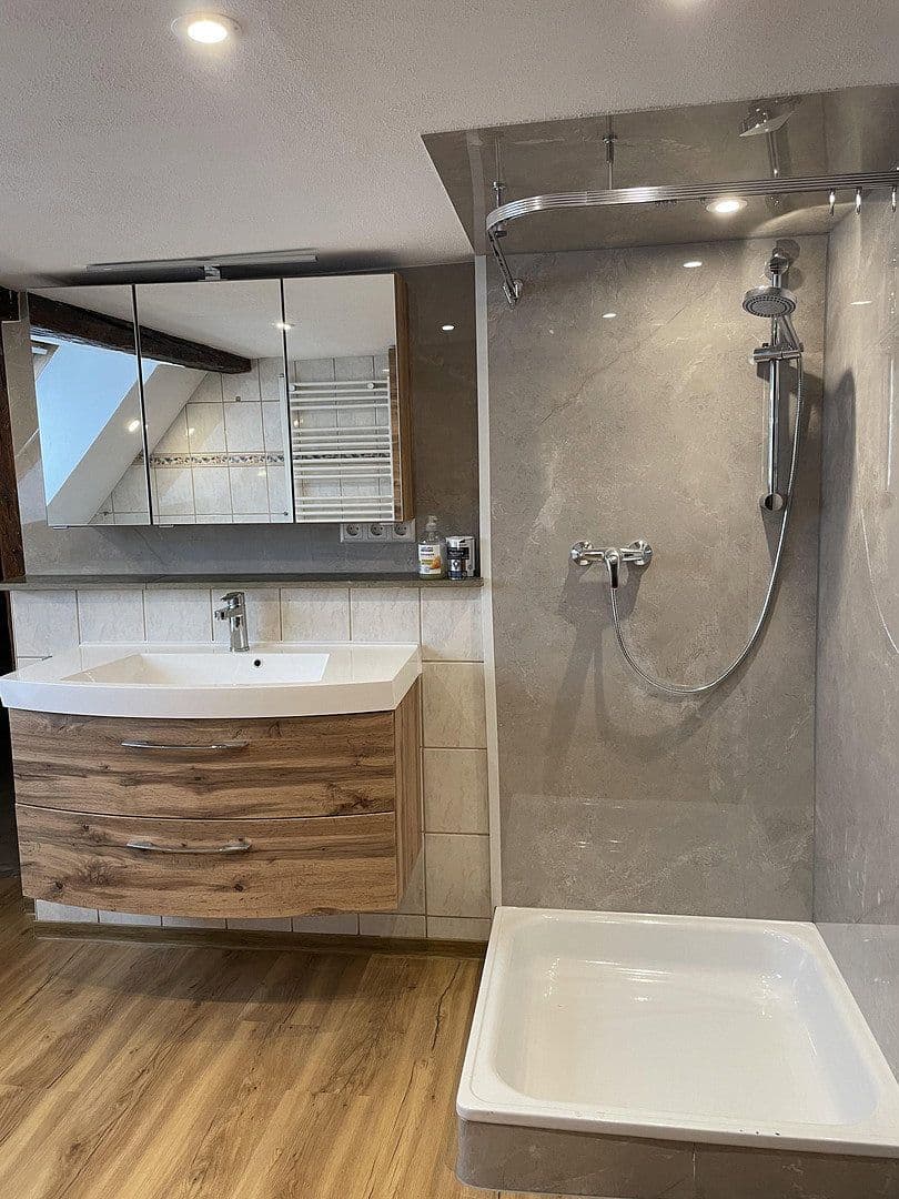 Pronájem bytu 6+1 125 m², Vordere Schmiedgasse 9, Schwäbisch Gmünd, Bádensko-Württembersko Pronájem bytu 6+1 125 m², Vordere Schmiedgasse 9, Schwäbisch Gmünd, Bádensko-Württembersko