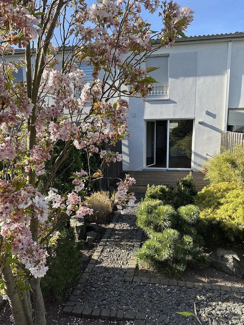 Prodej domu 81 m², pozemek 130 m², Laatzen, Dolní Sasko Prodej domu 81 m², pozemek 130 m², Laatzen, Dolní Sasko