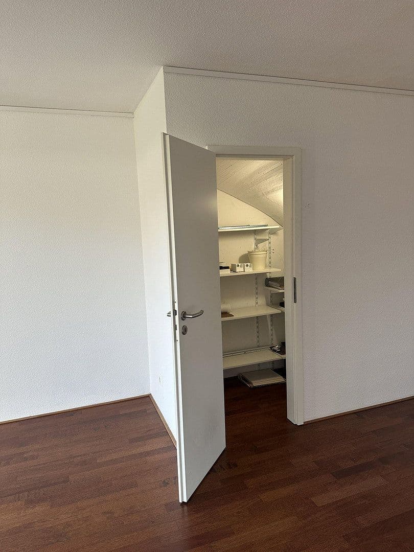 Prodej domu 81 m², pozemek 130 m², Laatzen, Dolní Sasko Prodej domu 81 m², pozemek 130 m², Laatzen, Dolní Sasko