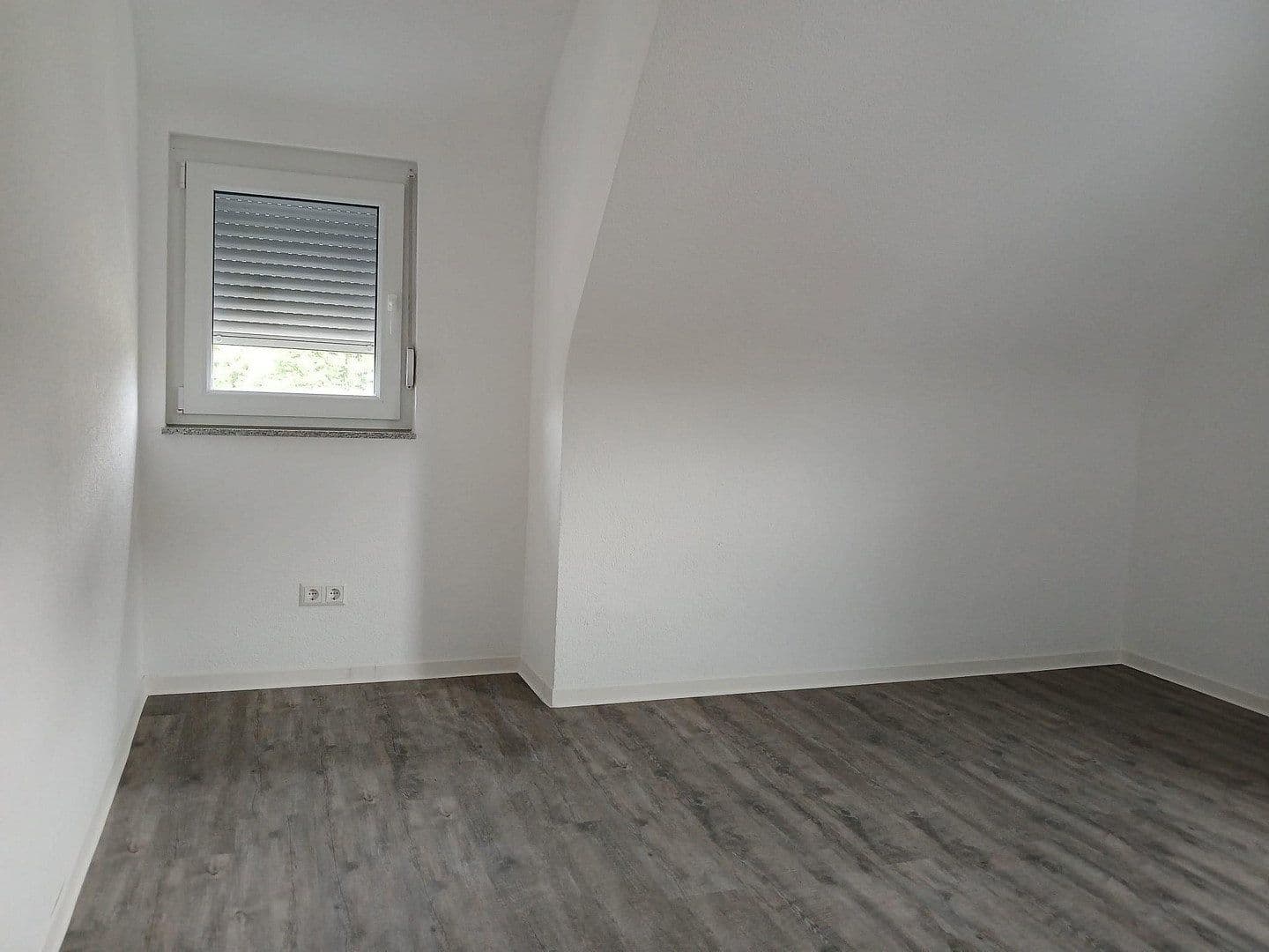 Pronájem bytu 4+1 105 m², Winnenden, Bádensko-Württembersko Pronájem bytu 4+1 105 m², Winnenden, Bádensko-Württembersko