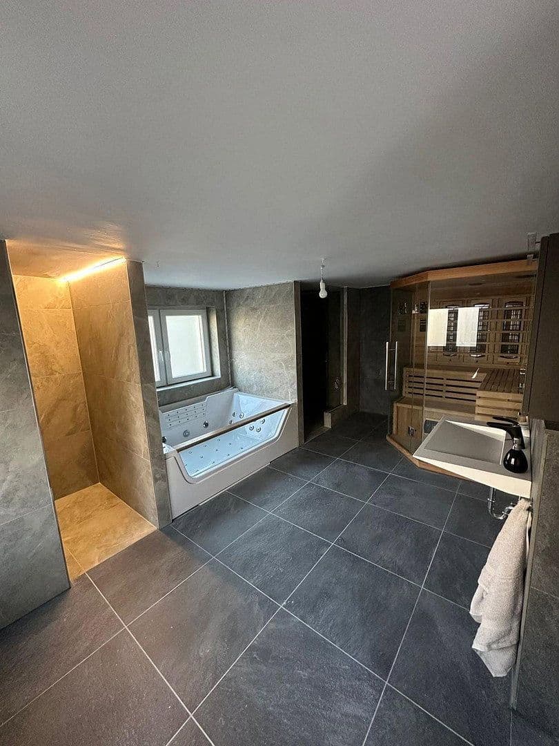 Pronájem domu 190 m², pozemek 270 m², Frankfurter Str. 9, Glashütten, Hessen Pronájem domu 190 m², pozemek 270 m², Frankfurter Str. 9, Glashütten, Hessen