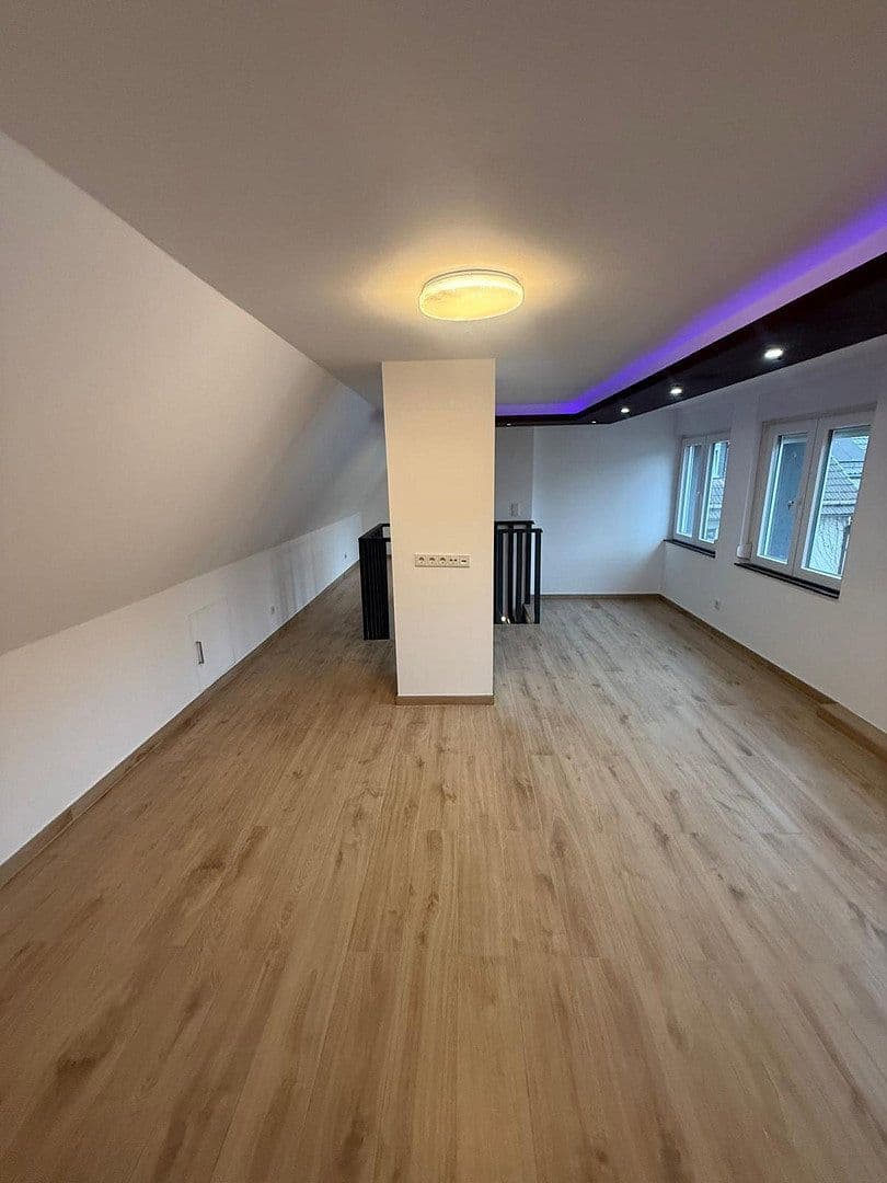 Pronájem domu 190 m², pozemek 270 m², Frankfurter Str. 9, Glashütten, Hessen Pronájem domu 190 m², pozemek 270 m², Frankfurter Str. 9, Glashütten, Hessen