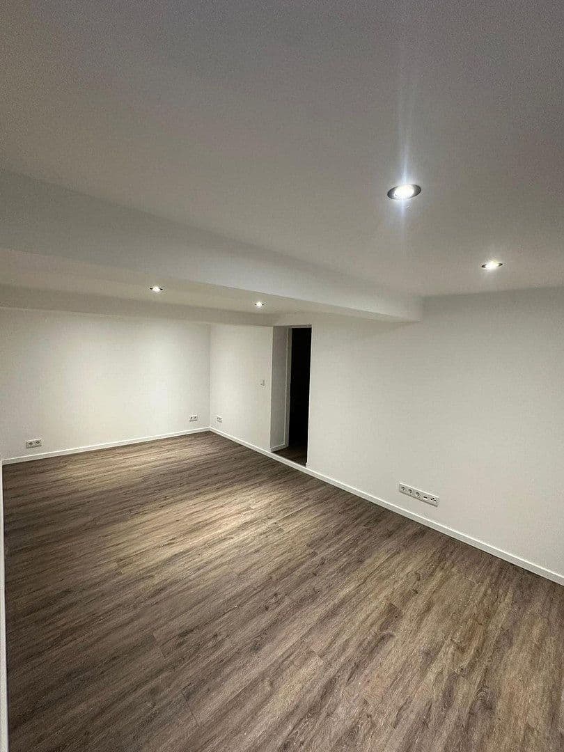 Pronájem domu 190 m², pozemek 270 m², Frankfurter Str. 9, Glashütten, Hessen Pronájem domu 190 m², pozemek 270 m², Frankfurter Str. 9, Glashütten, Hessen