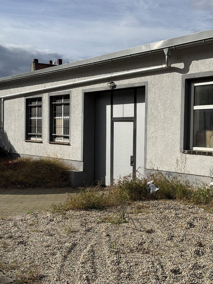 Prodej nebytového prostoru 1.689 m², Bahnhofstraße 12, Naunhof, Sasko Prodej nebytového prostoru 1.689 m², Bahnhofstraße 12, Naunhof, Sasko