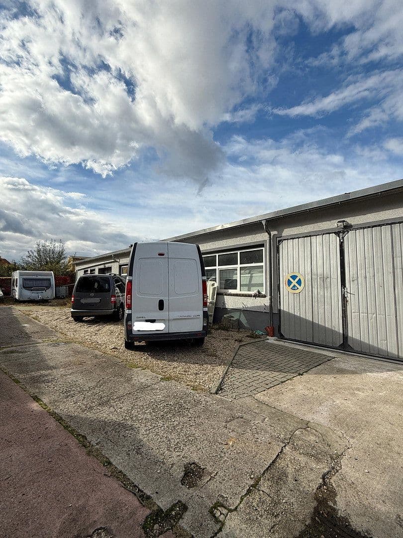Prodej nebytového prostoru 1.689 m², Bahnhofstraße 12, Naunhof, Sasko Prodej nebytového prostoru 1.689 m², Bahnhofstraße 12, Naunhof, Sasko
