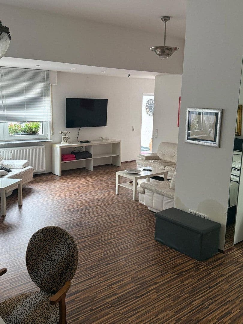 Pronájem bytu 1+1 65 m², Offenbach, Hessen Pronájem bytu 1+1 65 m², Offenbach, Hessen