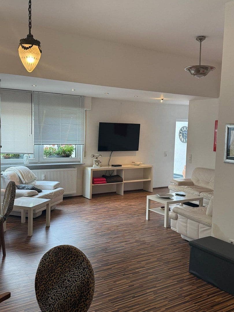Pronájem bytu 1+1 65 m², Offenbach, Hessen Pronájem bytu 1+1 65 m², Offenbach, Hessen