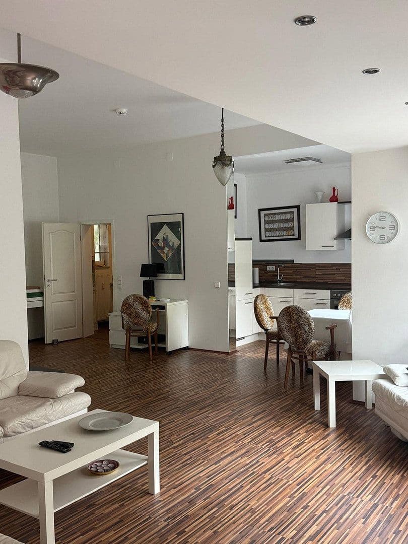 Pronájem bytu 1+1 65 m², Offenbach, Hessen Pronájem bytu 1+1 65 m², Offenbach, Hessen