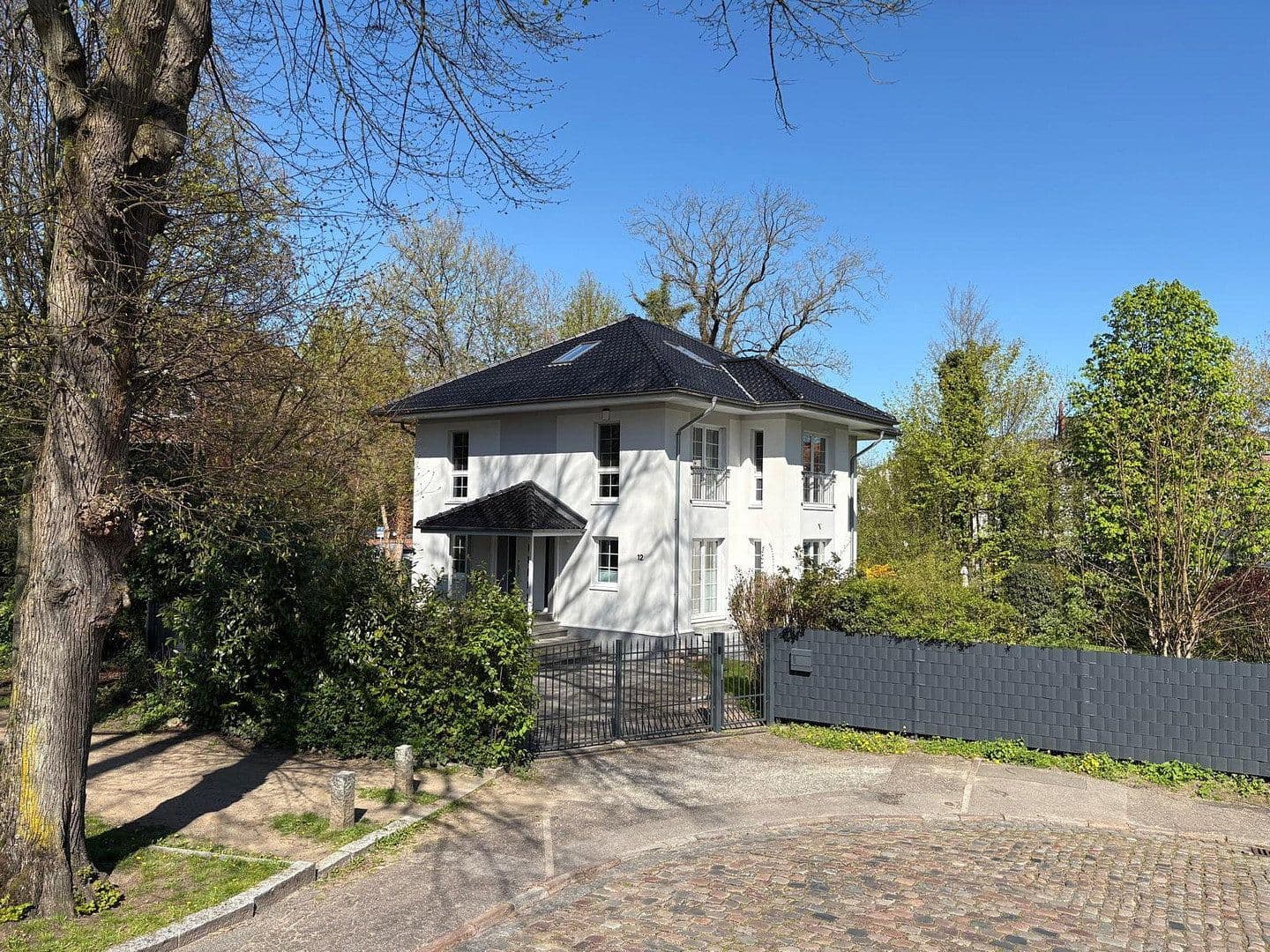 Prodej domu 220 m², pozemek 1.416 m², Hinter der Kirche 12, Neumünster, Šlesvicko-Holštýnsko Prodej domu 220 m², pozemek 1.416 m², Hinter der Kirche 12, Neumünster, Šlesvicko-Holštýnsko