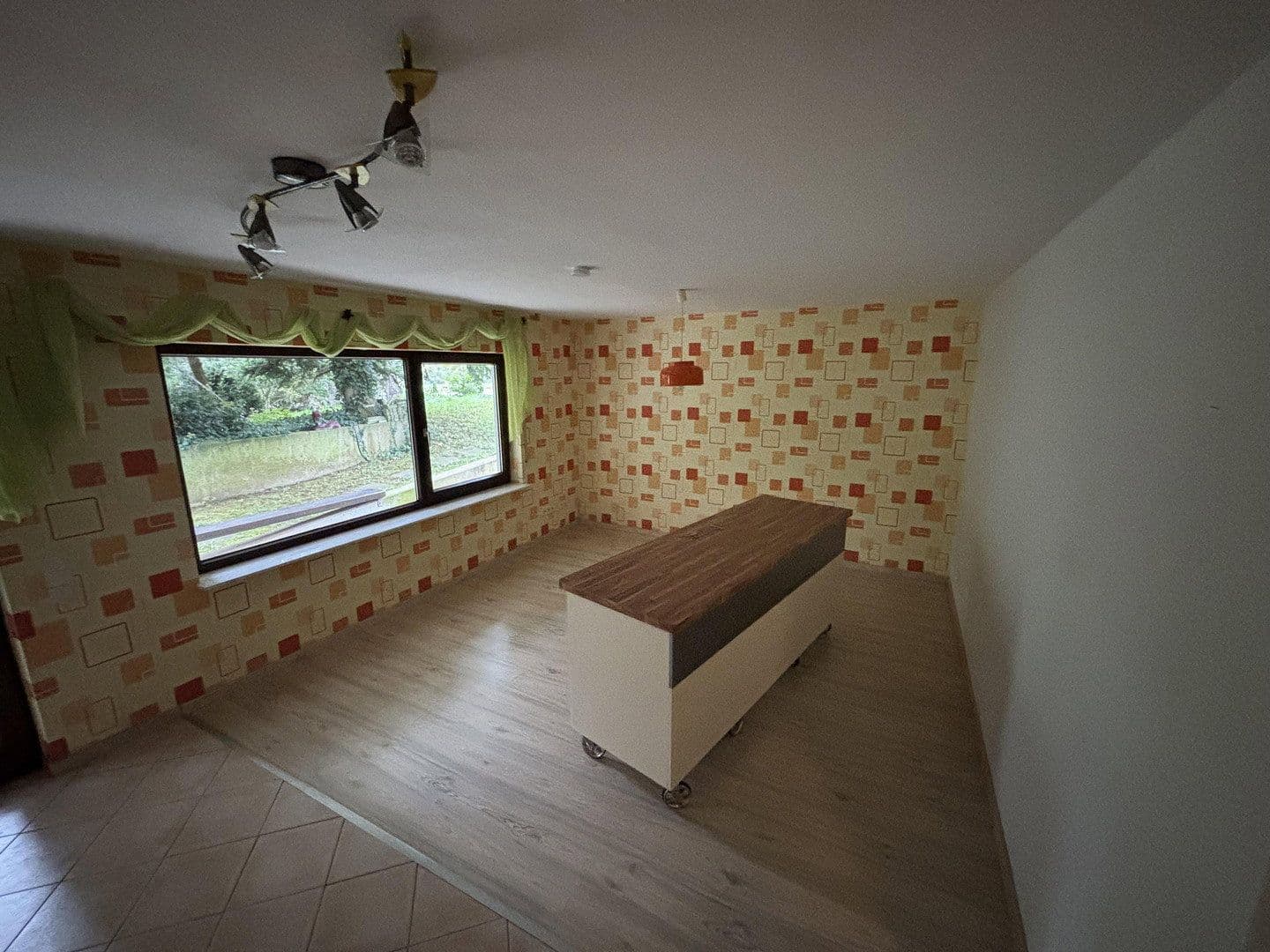 Pronájem bytu 3+kk 96 m², Schöntal, Bádensko-Württembersko Pronájem bytu 3+kk 96 m², Schöntal, Bádensko-Württembersko