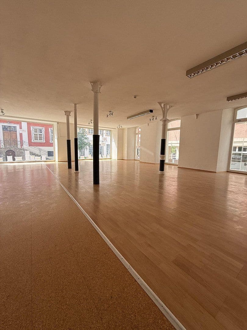 Pronájem nebytového prostoru 136 m², Spitalstrasse 17, Ellwangen (Jagst), Bádensko-Württembersko Pronájem nebytového prostoru 136 m², Spitalstrasse 17, Ellwangen (Jagst), Bádensko-Württembersko
