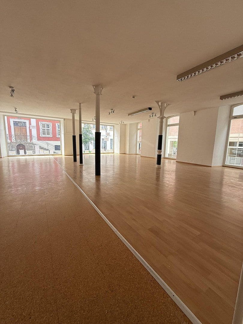 Pronájem nebytového prostoru 136 m², Spitalstrasse 17, Ellwangen (Jagst), Bádensko-Württembersko Pronájem nebytového prostoru 136 m², Spitalstrasse 17, Ellwangen (Jagst), Bádensko-Württembersko