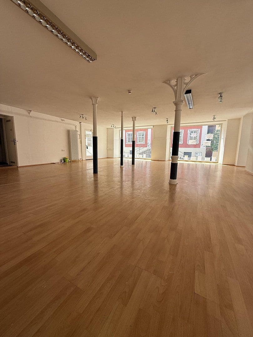 Pronájem nebytového prostoru 136 m², Spitalstrasse 17, Ellwangen (Jagst), Bádensko-Württembersko Pronájem nebytového prostoru 136 m², Spitalstrasse 17, Ellwangen (Jagst), Bádensko-Württembersko