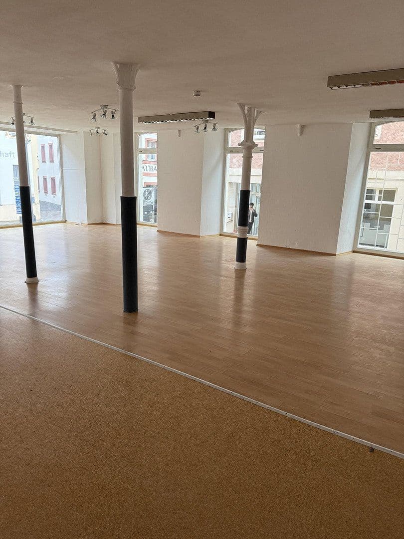 Pronájem nebytového prostoru 136 m², Spitalstrasse 17, Ellwangen (Jagst), Bádensko-Württembersko Pronájem nebytového prostoru 136 m², Spitalstrasse 17, Ellwangen (Jagst), Bádensko-Württembersko
