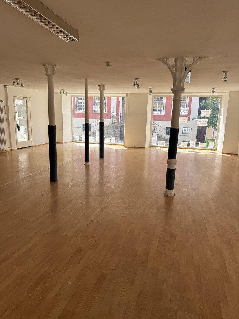 Pronájem nebytového prostoru 136 m², Spitalstrasse 17, Ellwangen (Jagst), Bádensko-Württembersko Pronájem nebytového prostoru 136 m², Spitalstrasse 17, Ellwangen (Jagst), Bádensko-Württembersko