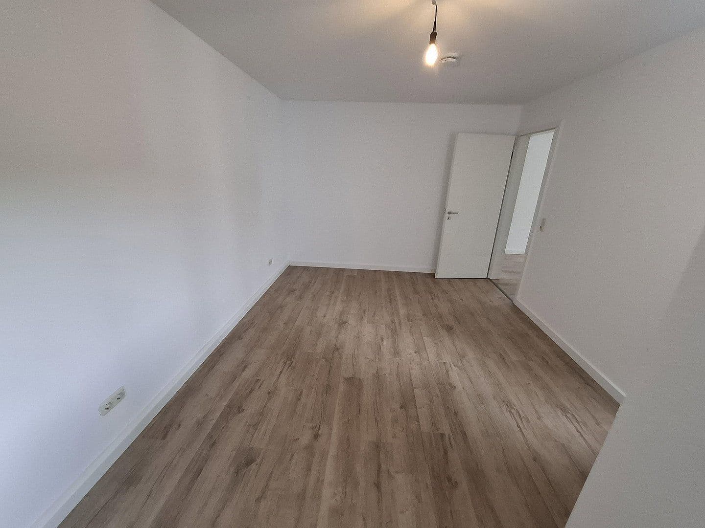 Pronájem bytu 3+kk 93 m², Waldallee 7.42, Eppstein, Hessen Pronájem bytu 3+kk 93 m², Waldallee 7.42, Eppstein, Hessen