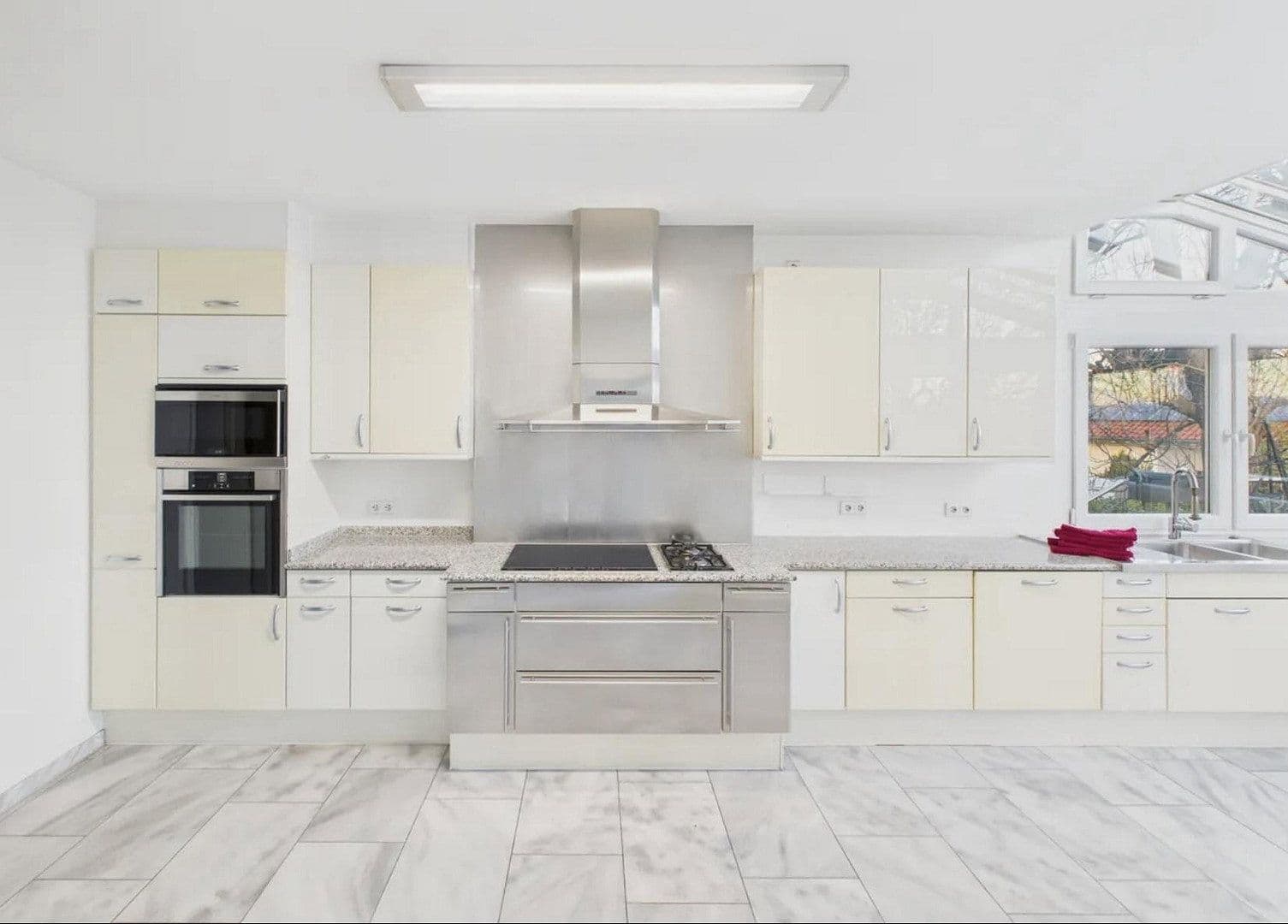 Prodej domu 520 m², pozemek 697 m², Fritz-Ulrich-Str. 105, Heilbronn, Bádensko-Württembersko Prodej domu 520 m², pozemek 697 m², Fritz-Ulrich-Str. 105, Heilbronn, Bádensko-Württembersko