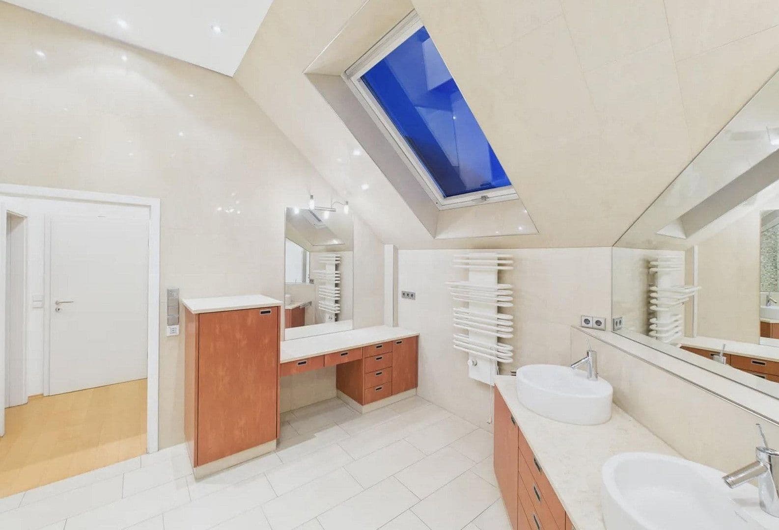 Prodej domu 520 m², pozemek 697 m², Fritz-Ulrich-Str. 105, Heilbronn, Bádensko-Württembersko Prodej domu 520 m², pozemek 697 m², Fritz-Ulrich-Str. 105, Heilbronn, Bádensko-Württembersko