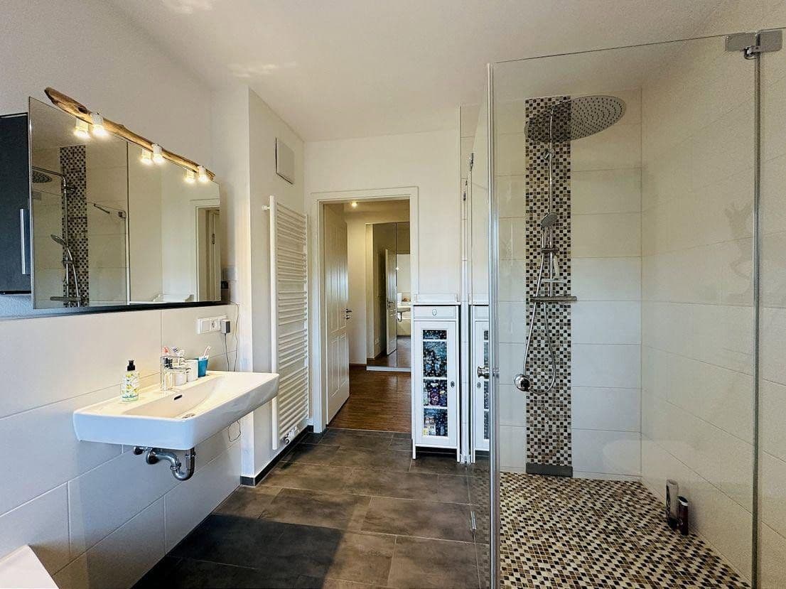 Prodej bytu 3+1 90 m², Inntalstraße 8, Brannenburg, Bavorsko Prodej bytu 3+1 90 m², Inntalstraße 8, Brannenburg, Bavorsko