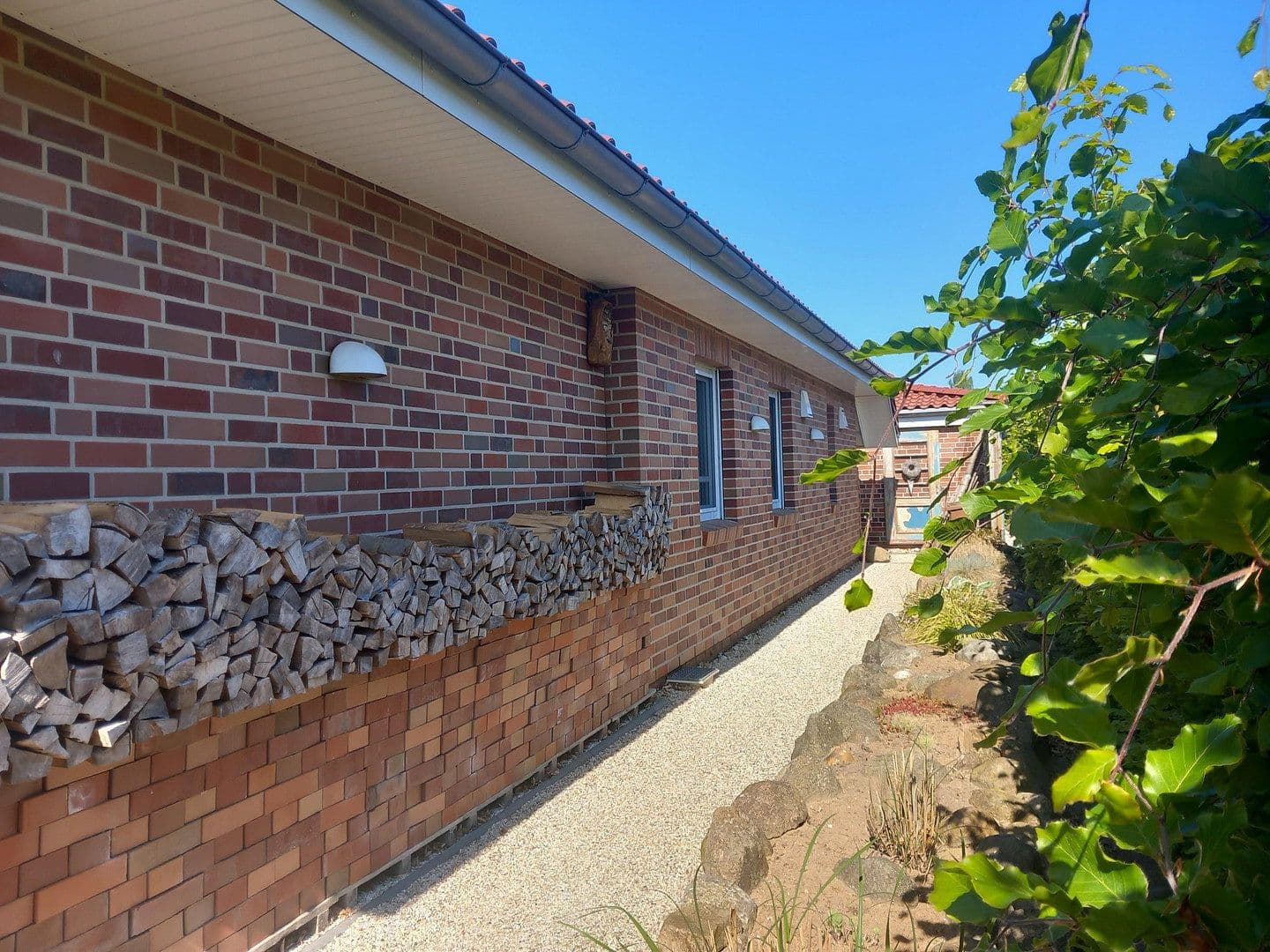 Prodej domu 254 m², pozemek 914 m², Breitenburg, Šlesvicko-Holštýnsko Prodej domu 254 m², pozemek 914 m², Breitenburg, Šlesvicko-Holštýnsko