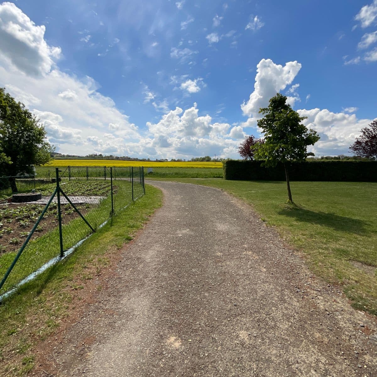 Prodej pozemku 951 m², Ohrádka II, Suchdol, Středočeský kraj Prodej pozemku 951 m², Ohrádka II, Suchdol, Středočeský kraj