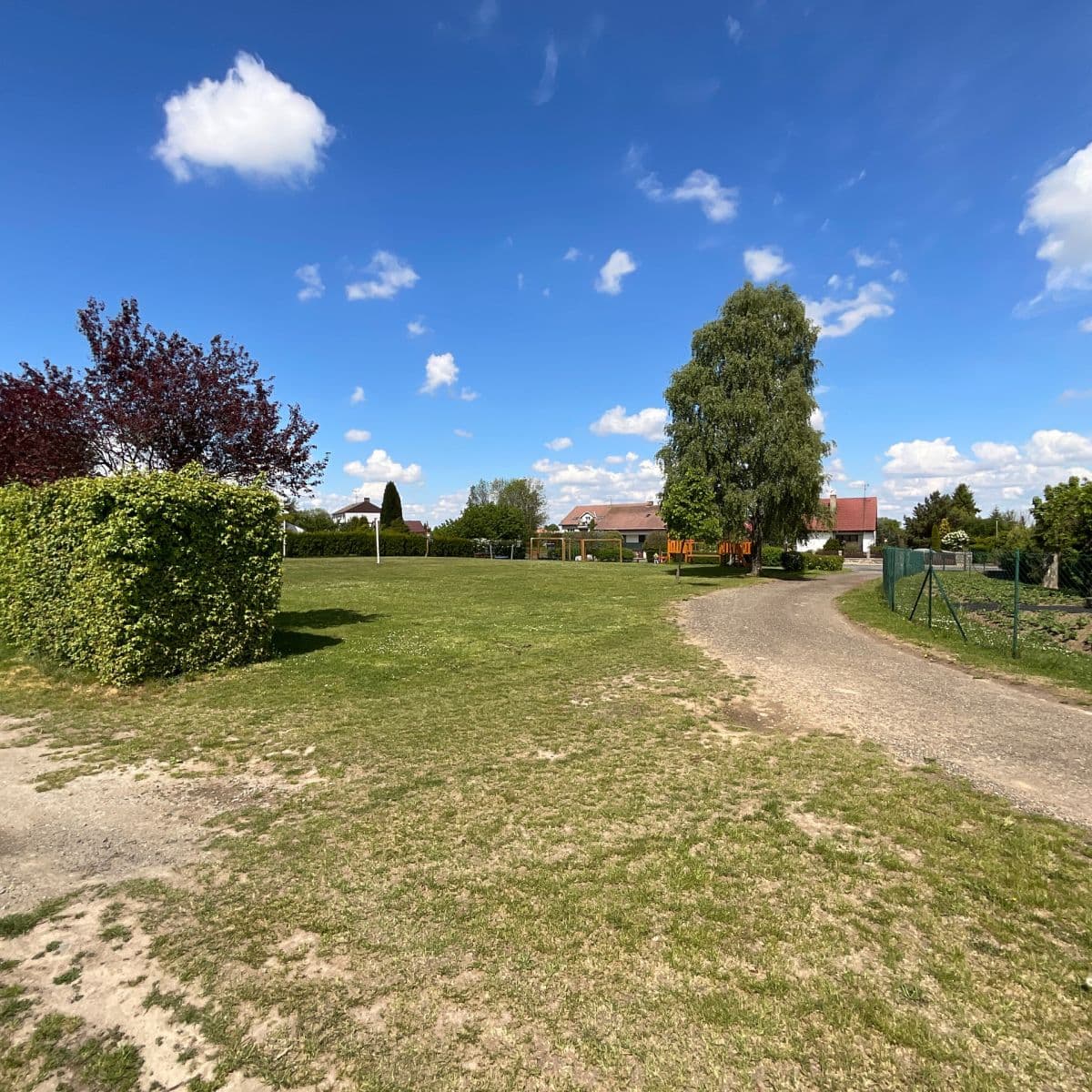 Prodej pozemku 951 m², Ohrádka II, Suchdol, Středočeský kraj Prodej pozemku 951 m², Ohrádka II, Suchdol, Středočeský kraj