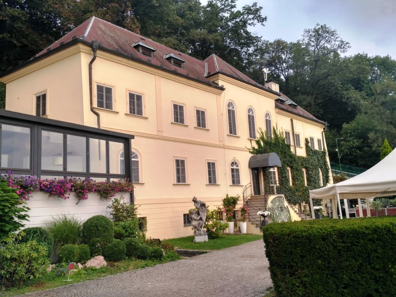 Pronájem nebytového prostoru 1.086 m², Petřínské sady, Praha, Praha Pronájem nebytového prostoru 1.086 m², Petřínské sady, Praha, Praha