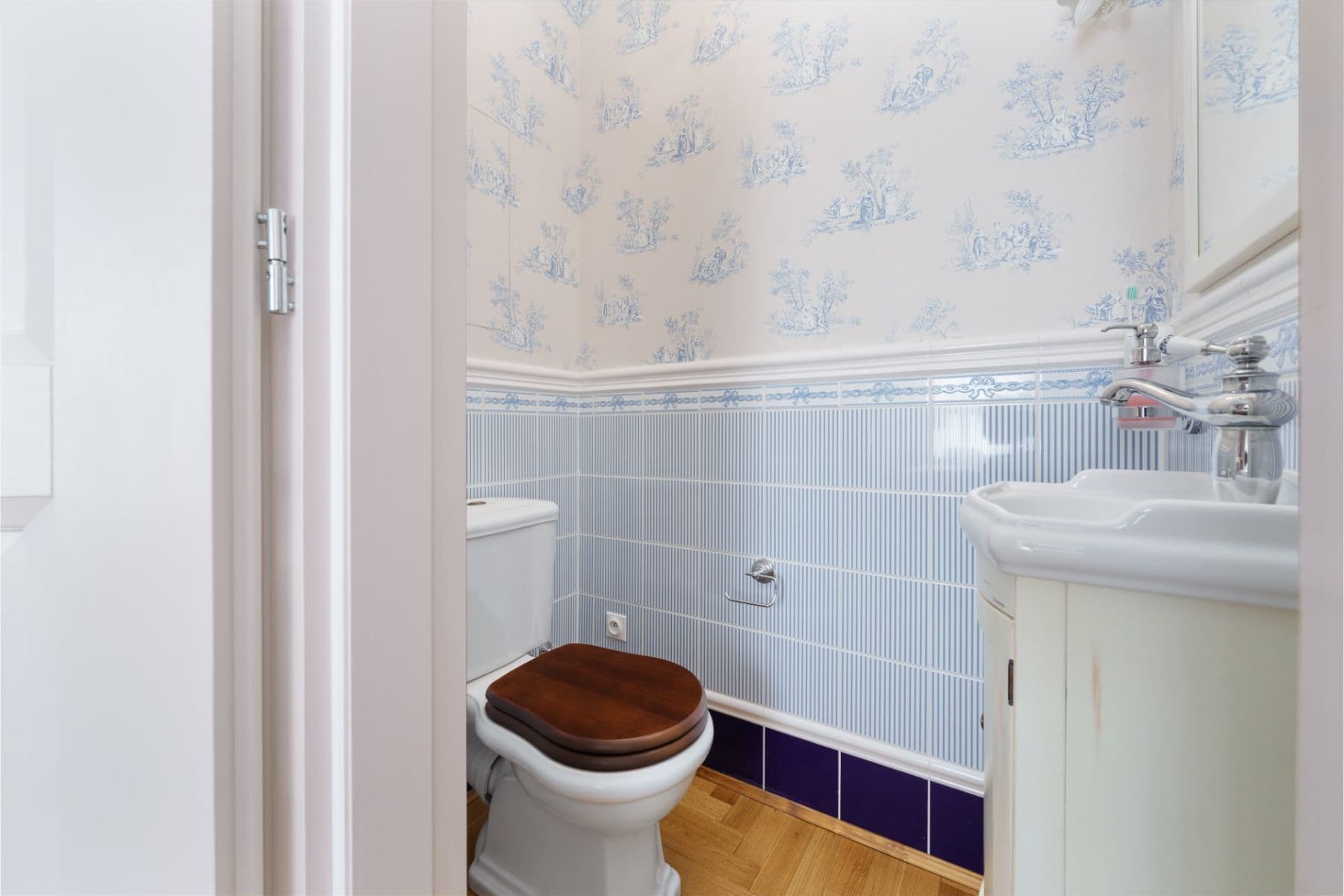 Prodej bytu 3+1 89 m², Vítězná, Karlovy Vary, Karlovarský kraj Prodej bytu 3+1 89 m², Vítězná, Karlovy Vary, Karlovarský kraj