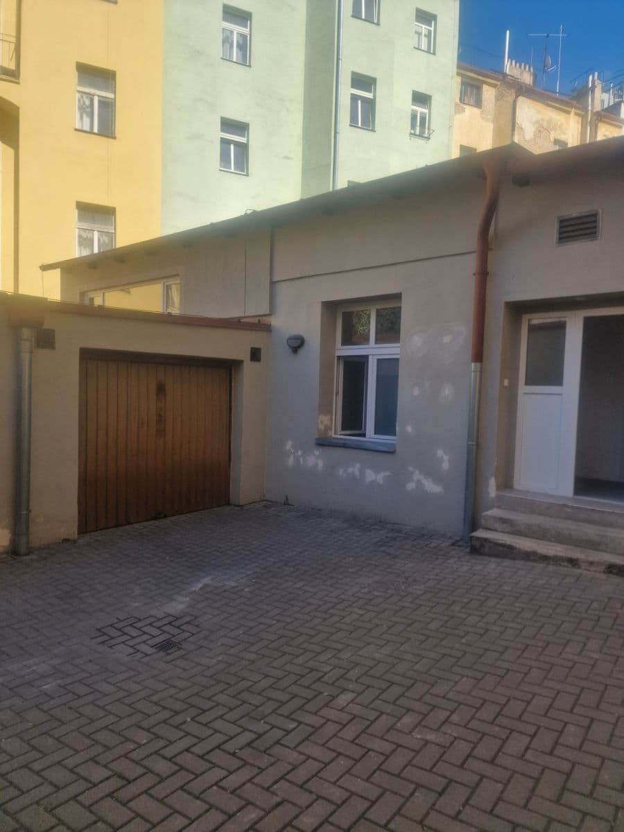 Pronájem garáže 20 m², Nuselská, Praha, Praha Pronájem garáže 20 m², Nuselská, Praha, Praha